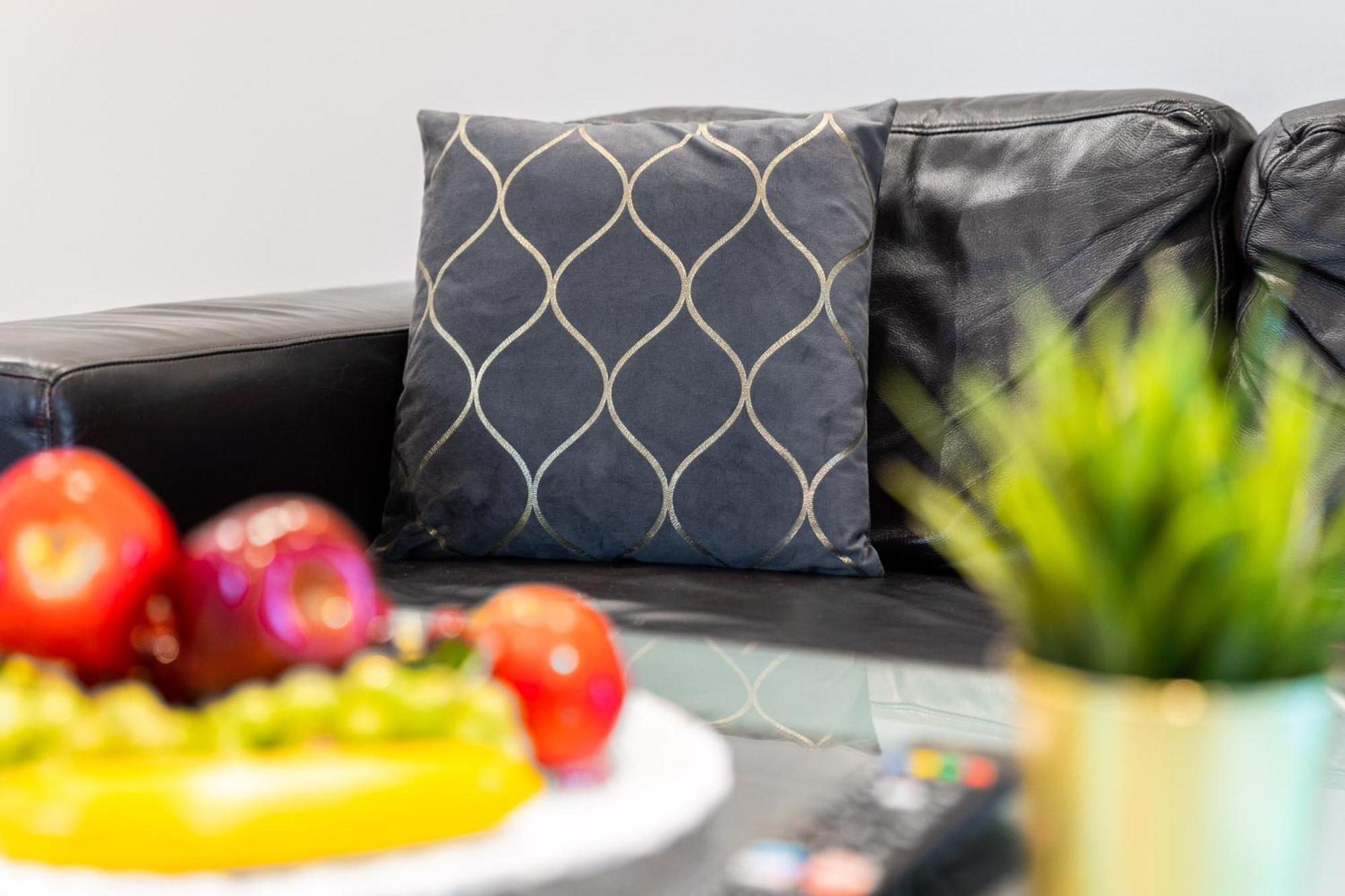 City Centre Apartment - 2 Bedroom - Secure Parking - Top Rated - 201M 버밍엄 외부 사진